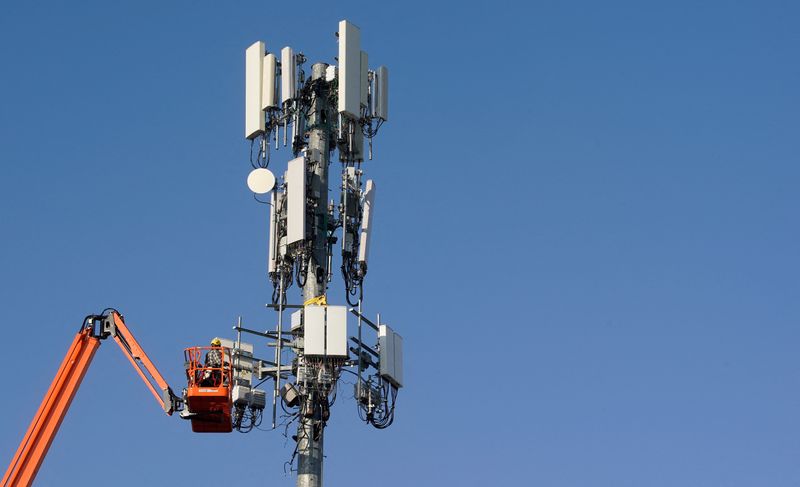 Frontier Communications asks shareholders to accept Verizon's takeover bid