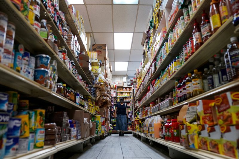 Grocery stores boost donations as Democrats criticize their business practices