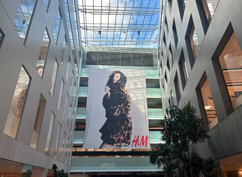 H&M bets on lower prices, trendy clothing to boost holiday sales
