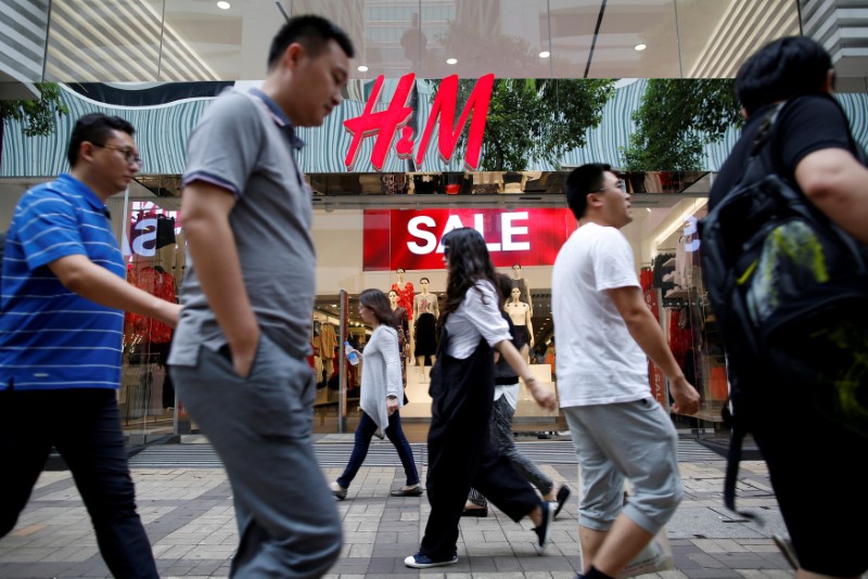 H&M shares fall as gross profit falls amid rising costs, weaker sales