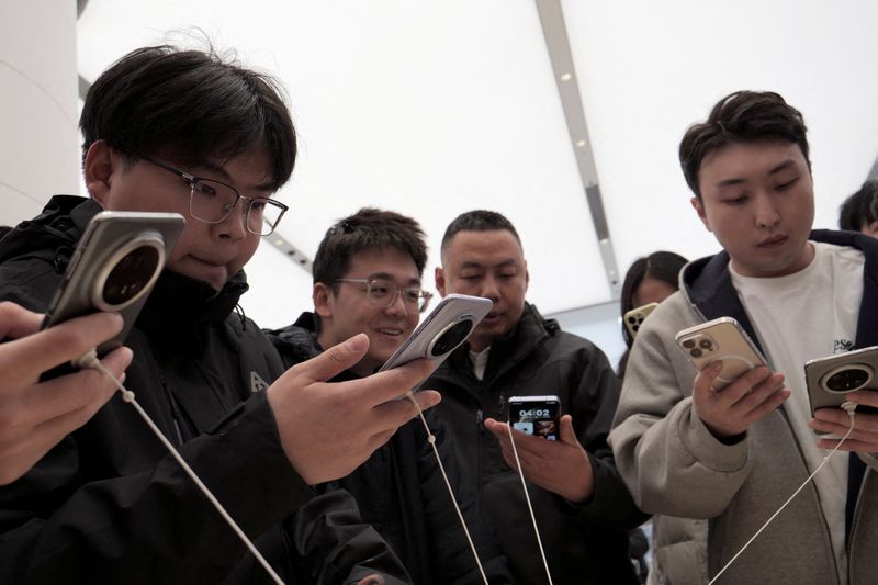 Huawei's new Mate 70 phone chip shows no major redesign, TechInsights says