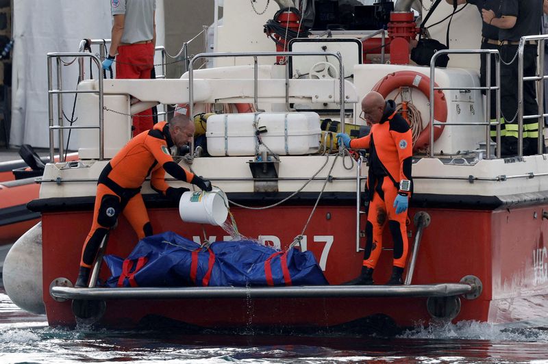 'Indescribable' crew errors led to Sicily shipwreck, yacht maker says