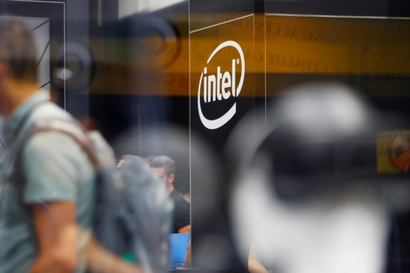 Intel shares fall post disappointing investor update