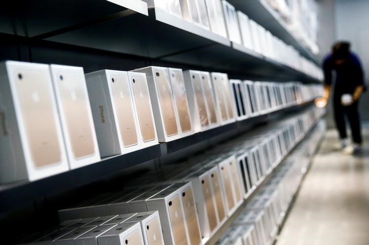 iPhone 16: Rosenblatt discusses 'a muted US carrier smartphone upgrade cycle'