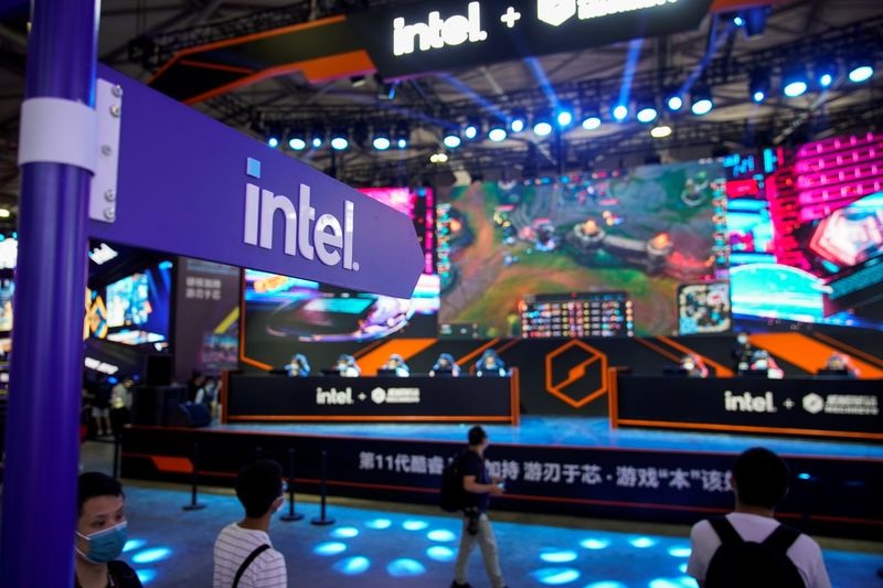 Is Intel gearing up for activist investor? Analysts say what to do with the stock