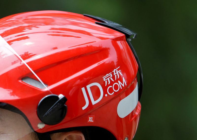 JD.com shares set to rise 6.5% after earnings beat forecasts