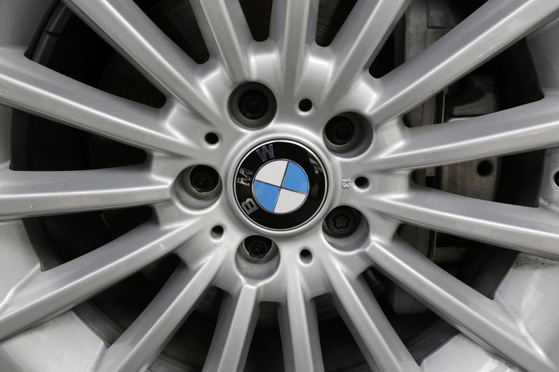 Jefferies upgrades BMW to 'buy,' lowers Mercedes-Benz to 'hold' amid risk shift