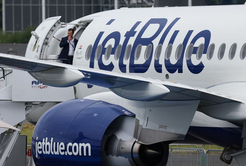 JetBlue boosts revenue forecast on improved operations, strong demand