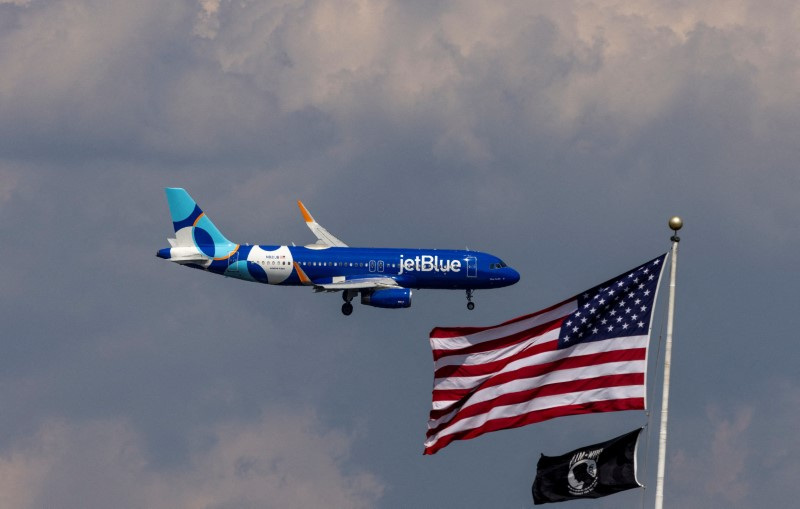 JetBlue forecasts smaller 2024 revenue dip as domestic travel demand picks up