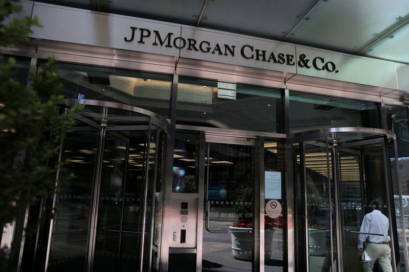 JPMorgan sees 15% jump in investment banking fees in third quarter