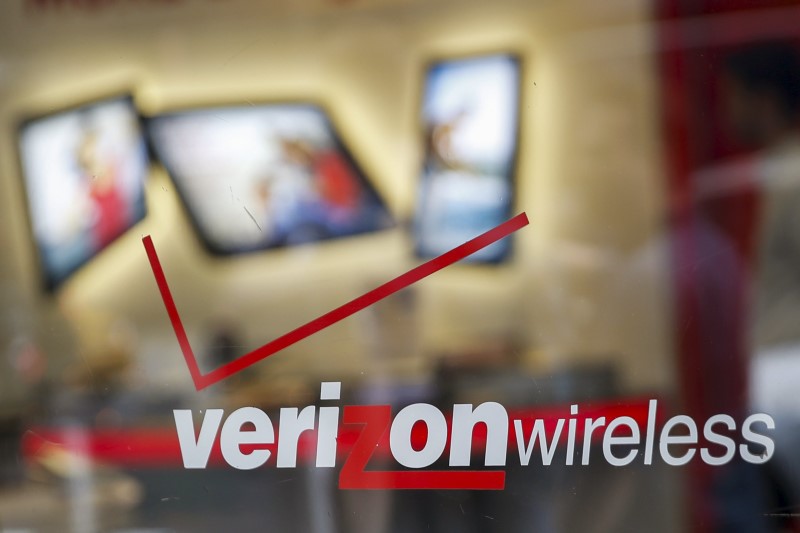 KeyBanc cuts Verizon rating on concerns over growth, Frontier acquisition