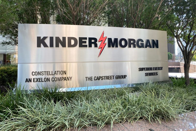 Kinder Morgan shuts two Los Angeles fuel pipelines due to power outages