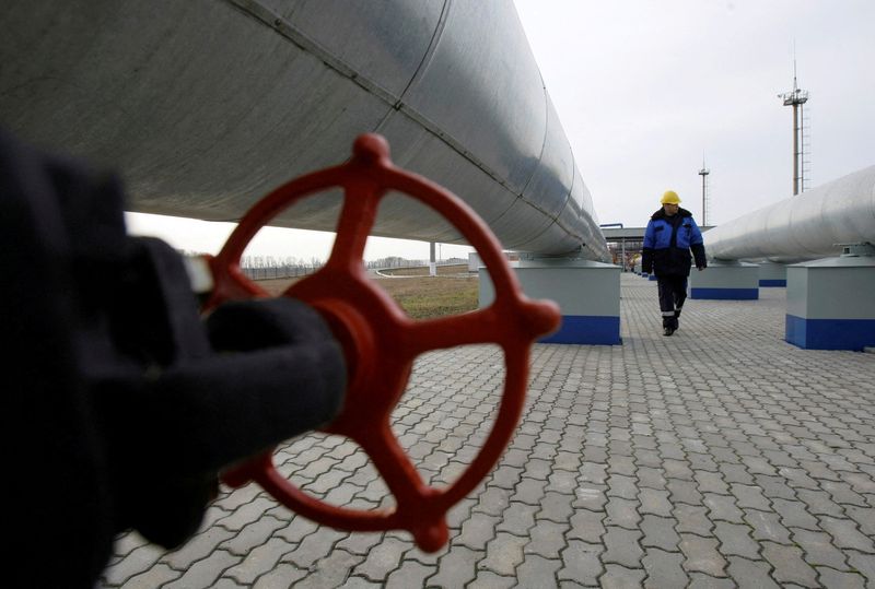 Kremlin says Europe will pay more unless Ukraine extends gas transit deal