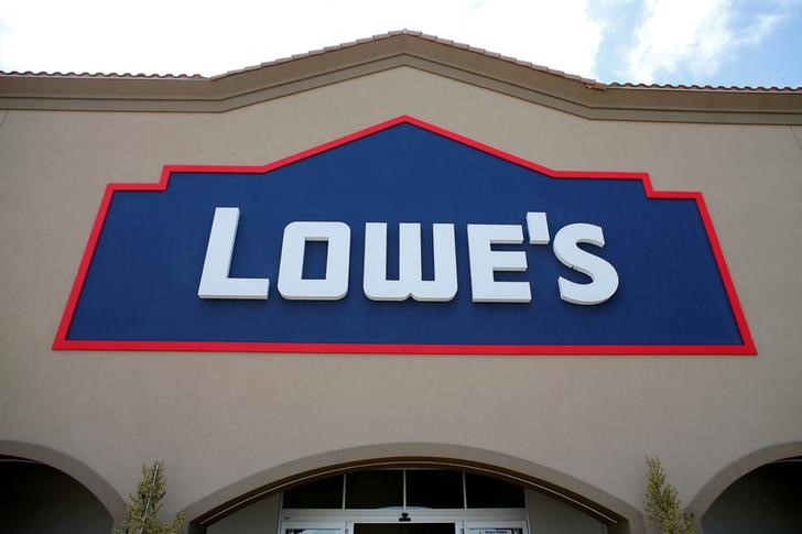 Lowe's tops earnings, revenue estimates