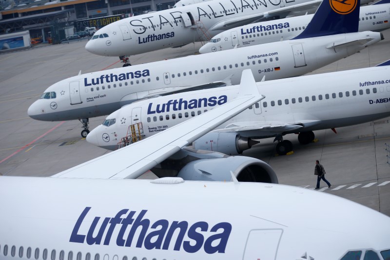 Lufthansa falls as HSBC cuts rating