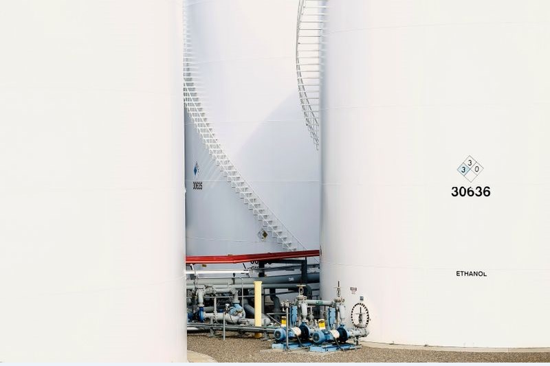 Magnolia oil & gas exec sells over $181 million in company stock