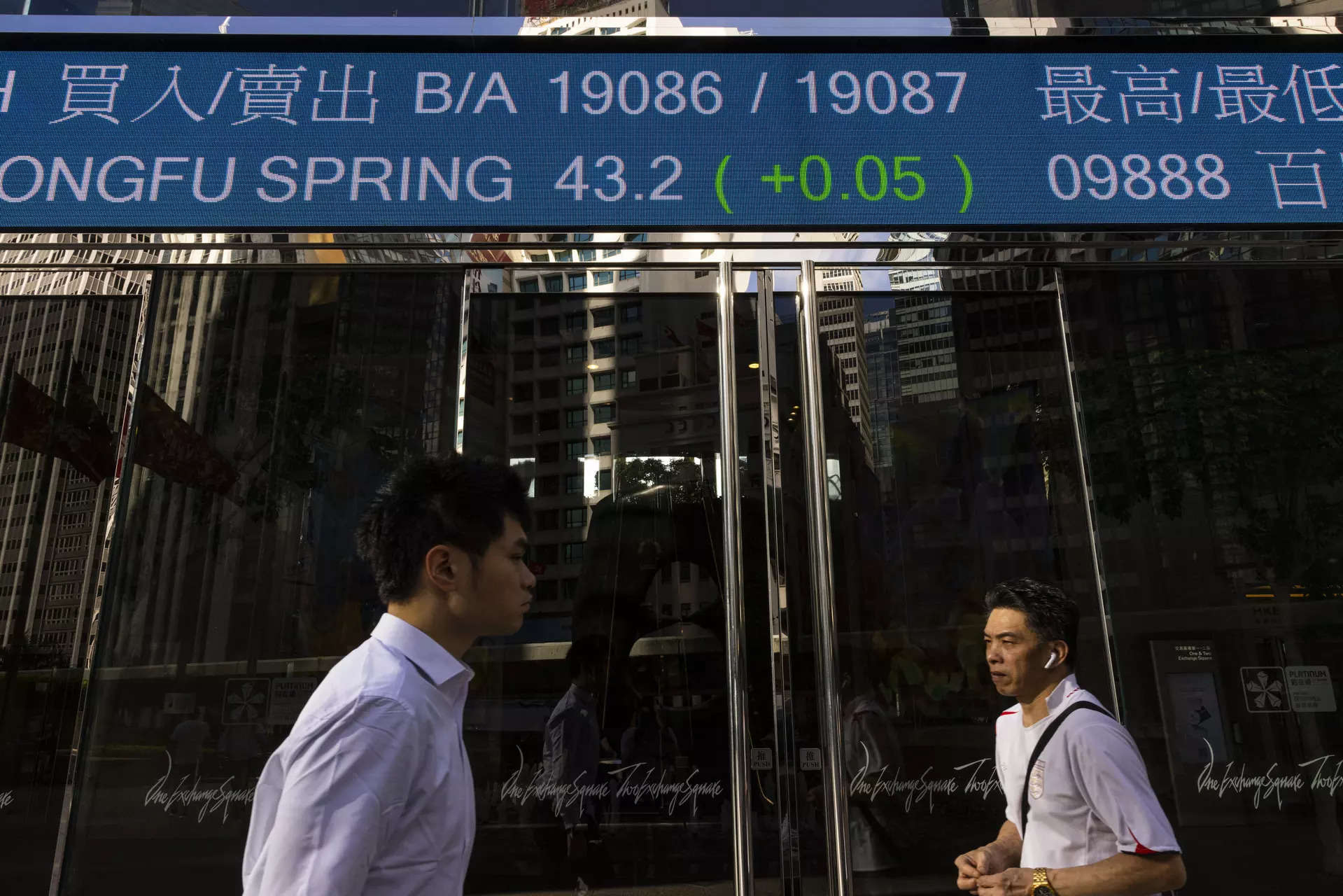 Mainland China stocks rise in early trade