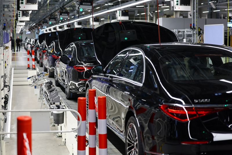 Mercedes-Benz reshuffles management board