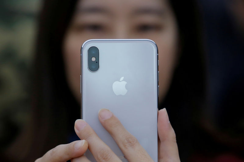 Mizuho pitches Apple stock as a 'out of favor long idea'