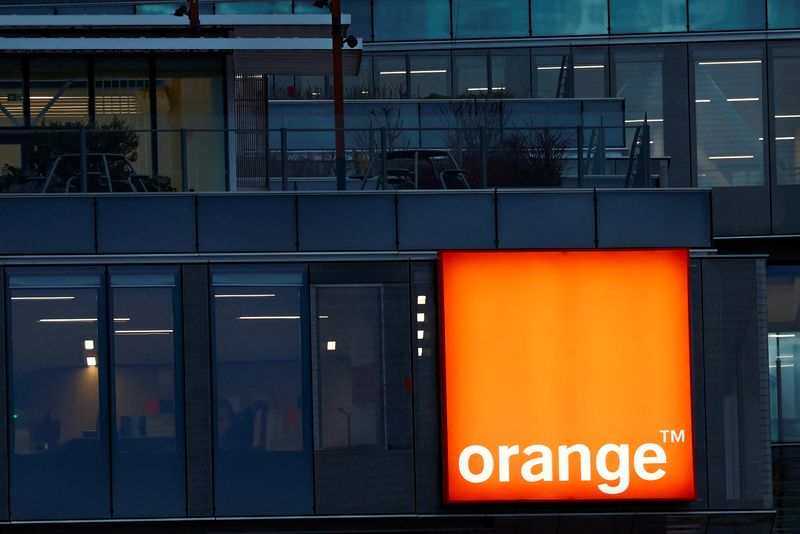 Orange Q3 beats market view, reiterates guidance