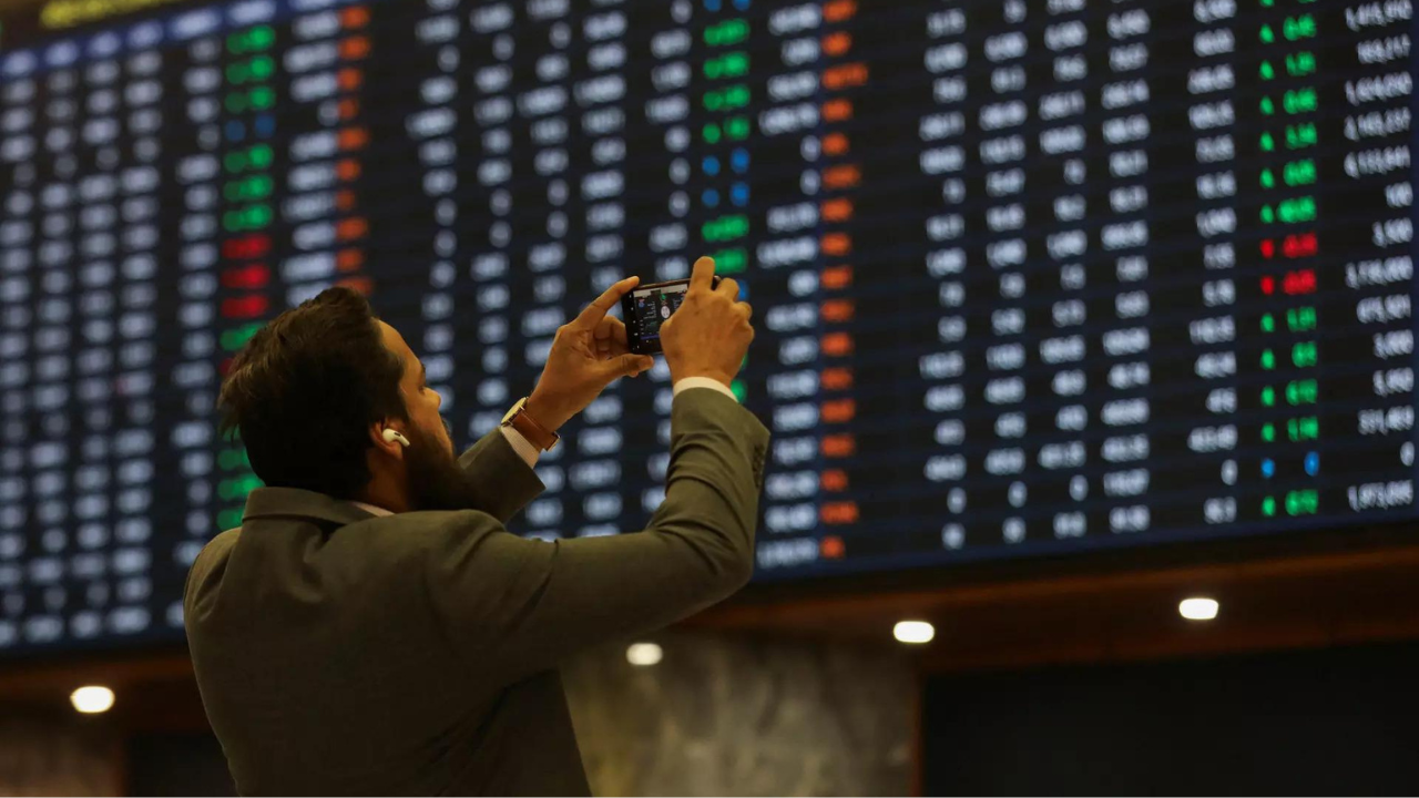 Pakistan stock exchange resumes trading after 2-hour halt on fire