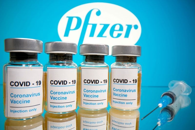 Pfizer projects 2025 earnings to align with expectations