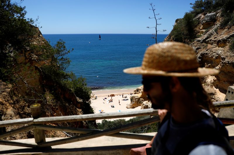 Portugal stocks lower at close of trade; PSI down 0.07%