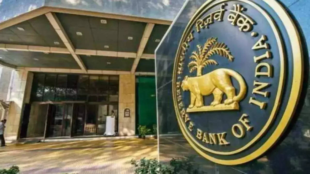 RBI leaves repo rate unchanged; retains “withdrawal of accommodation” stance