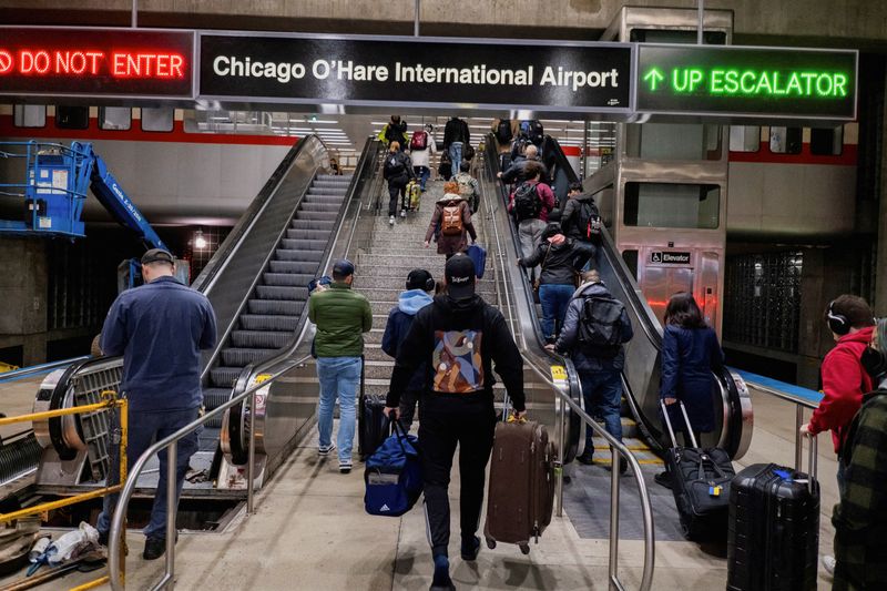 Record 80 million Americans expected to travel for Thanksgiving holiday, industry group says