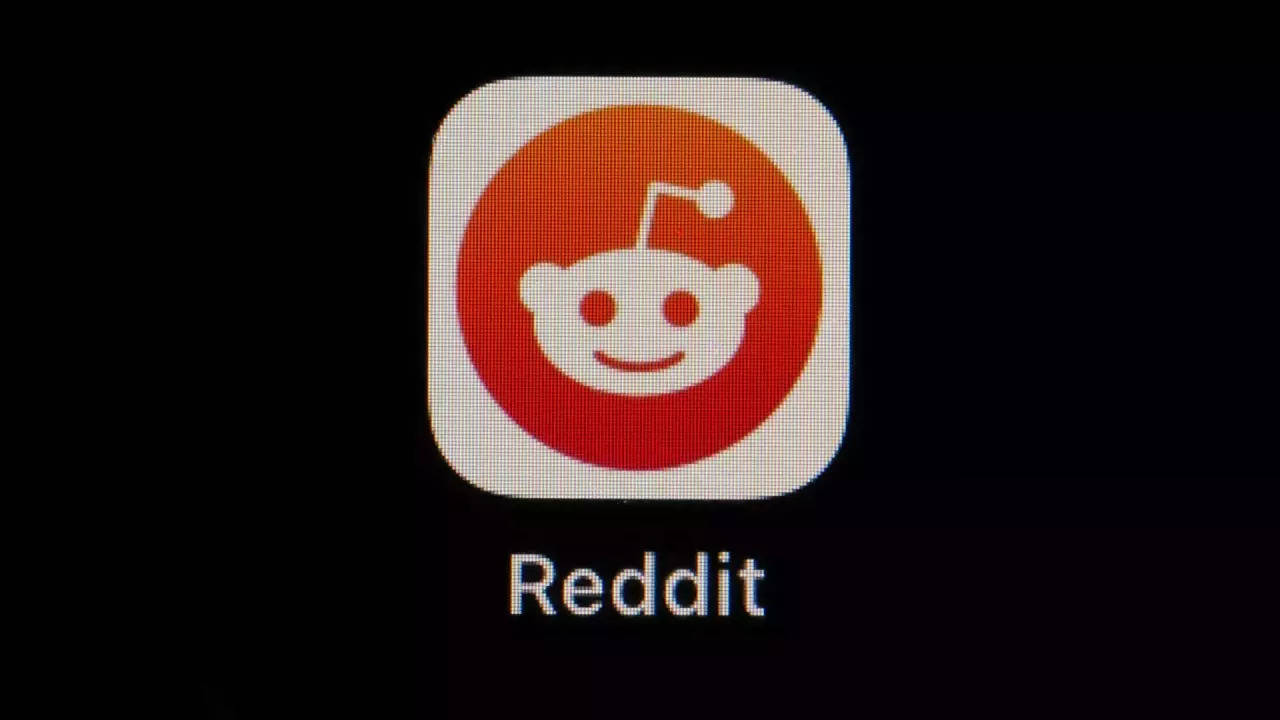 Reddit options launch draws bulls, as shares soar