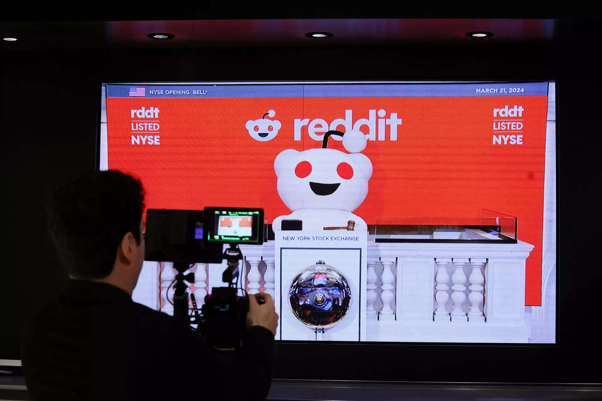 Reddit shares end trading up 48% in market debut