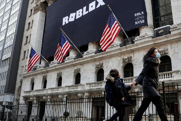 Roblox shares gain as Raymond James says '4Q trends shaping up well'