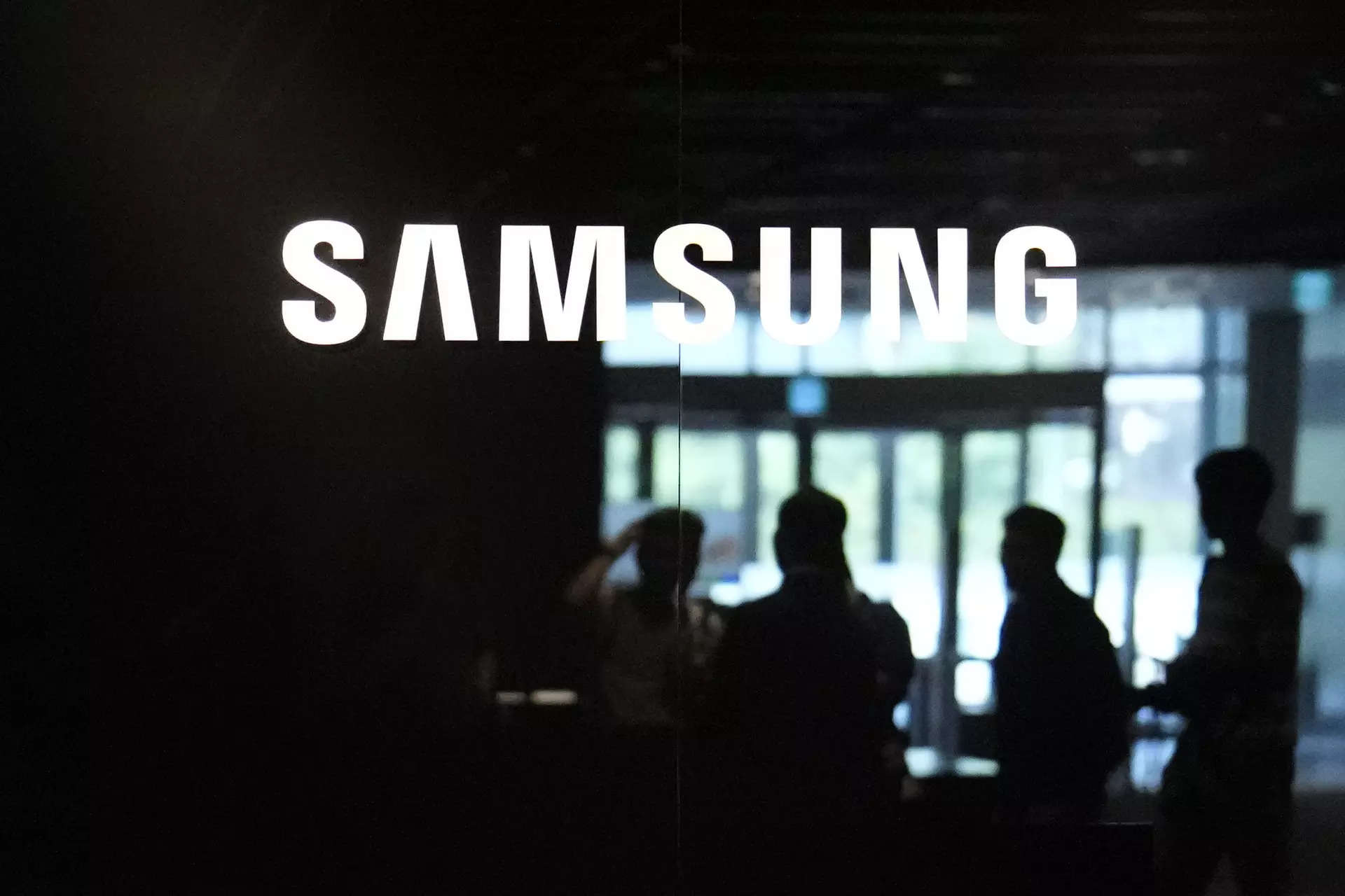 Samsung first-quarter profit up 10-fold on memory chip recovery