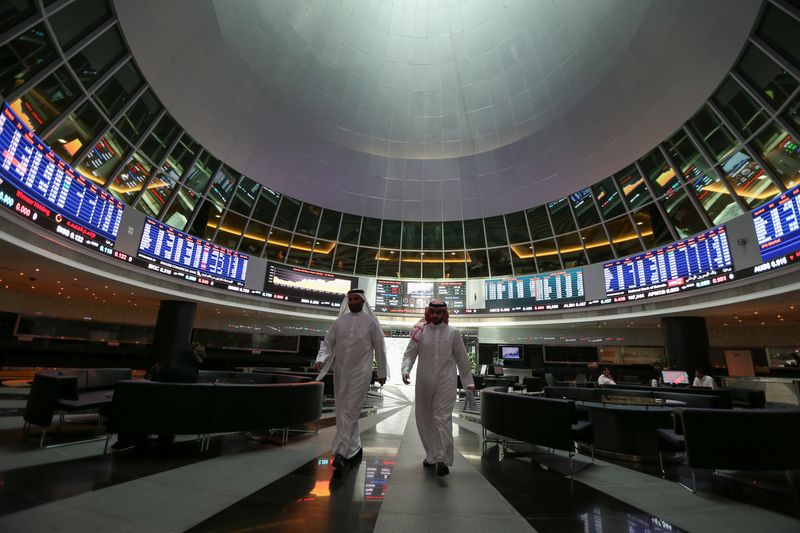 Saudi bourse extends rebound from 4-month low; Qatar falls