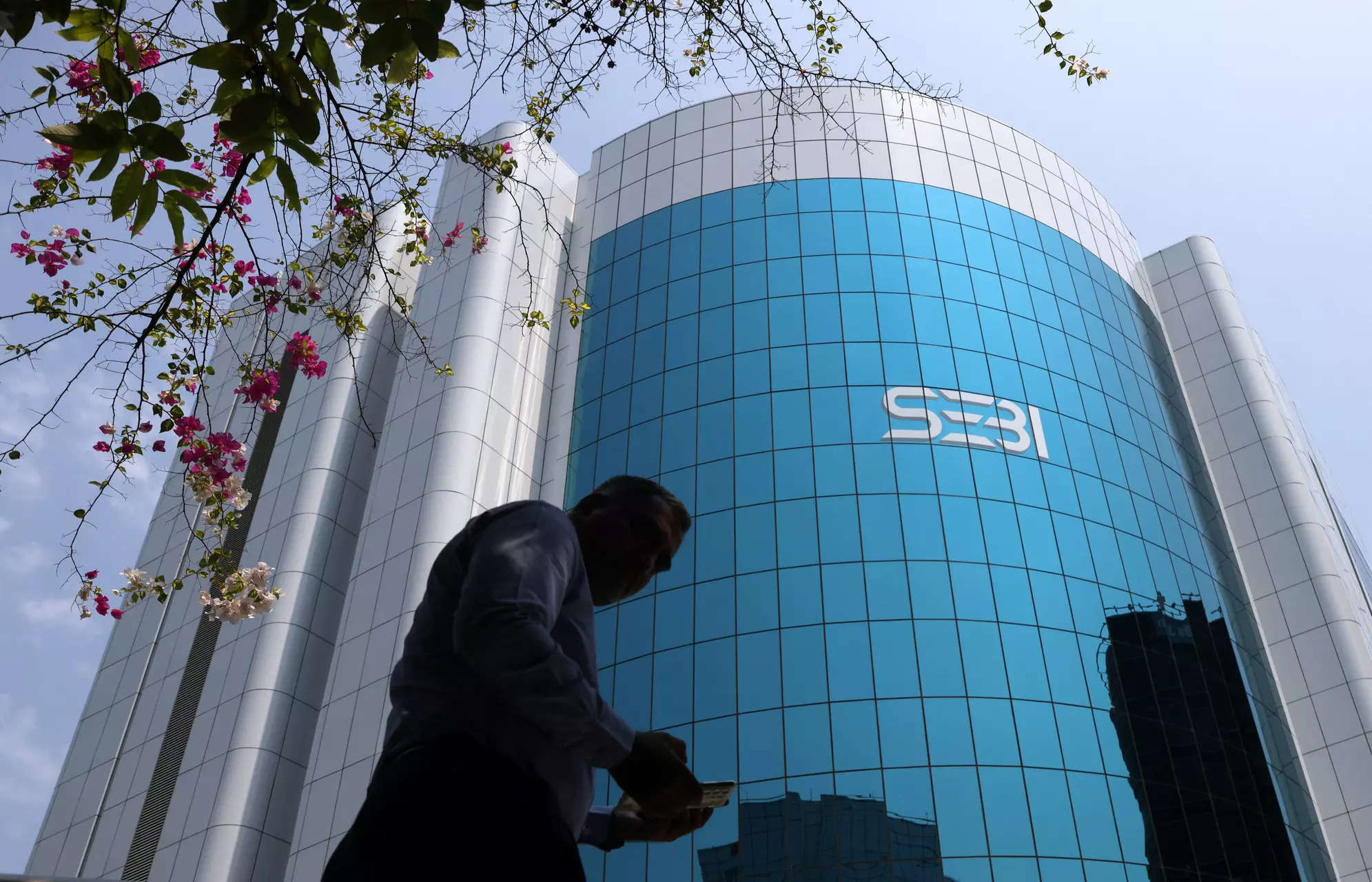 Sebi cancels merchant banking licence of Karvy Investor Services for non-compliance