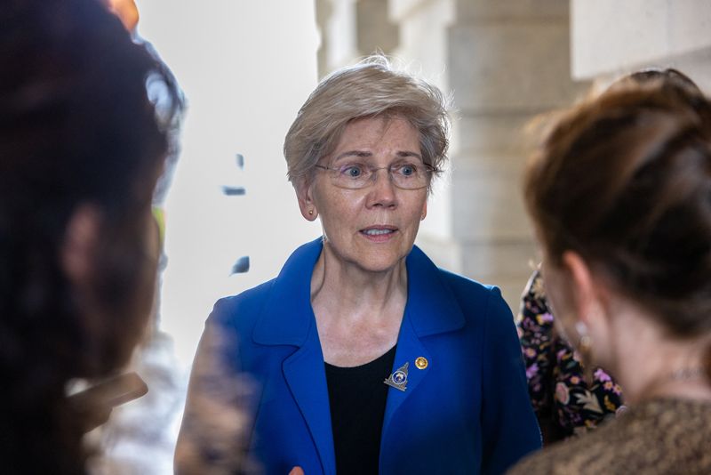 Senator Warren wants US military to fix its own equipment