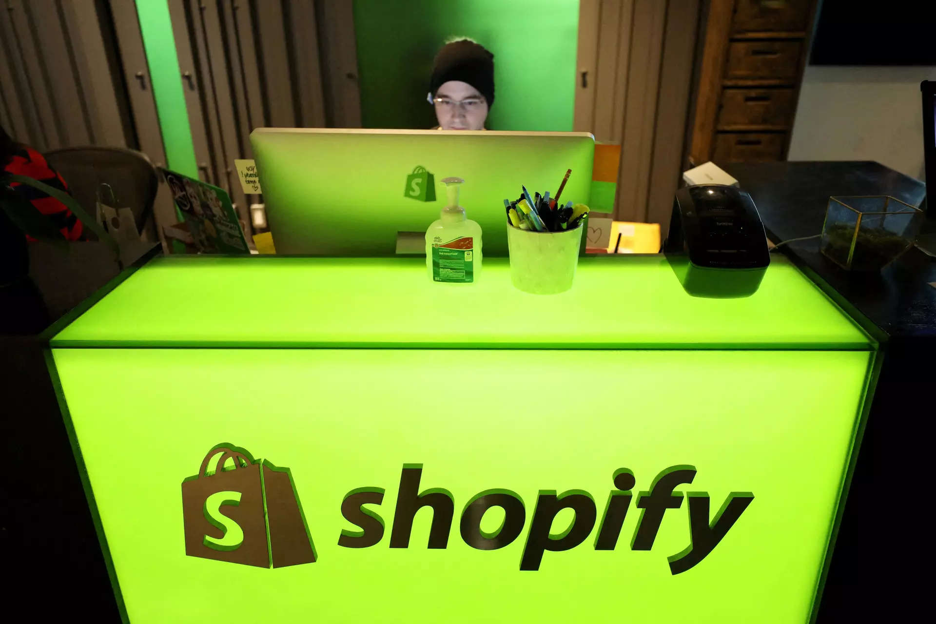 Shopify's downbeat revenue growth forecast sends shares plunging 20% to six-month low