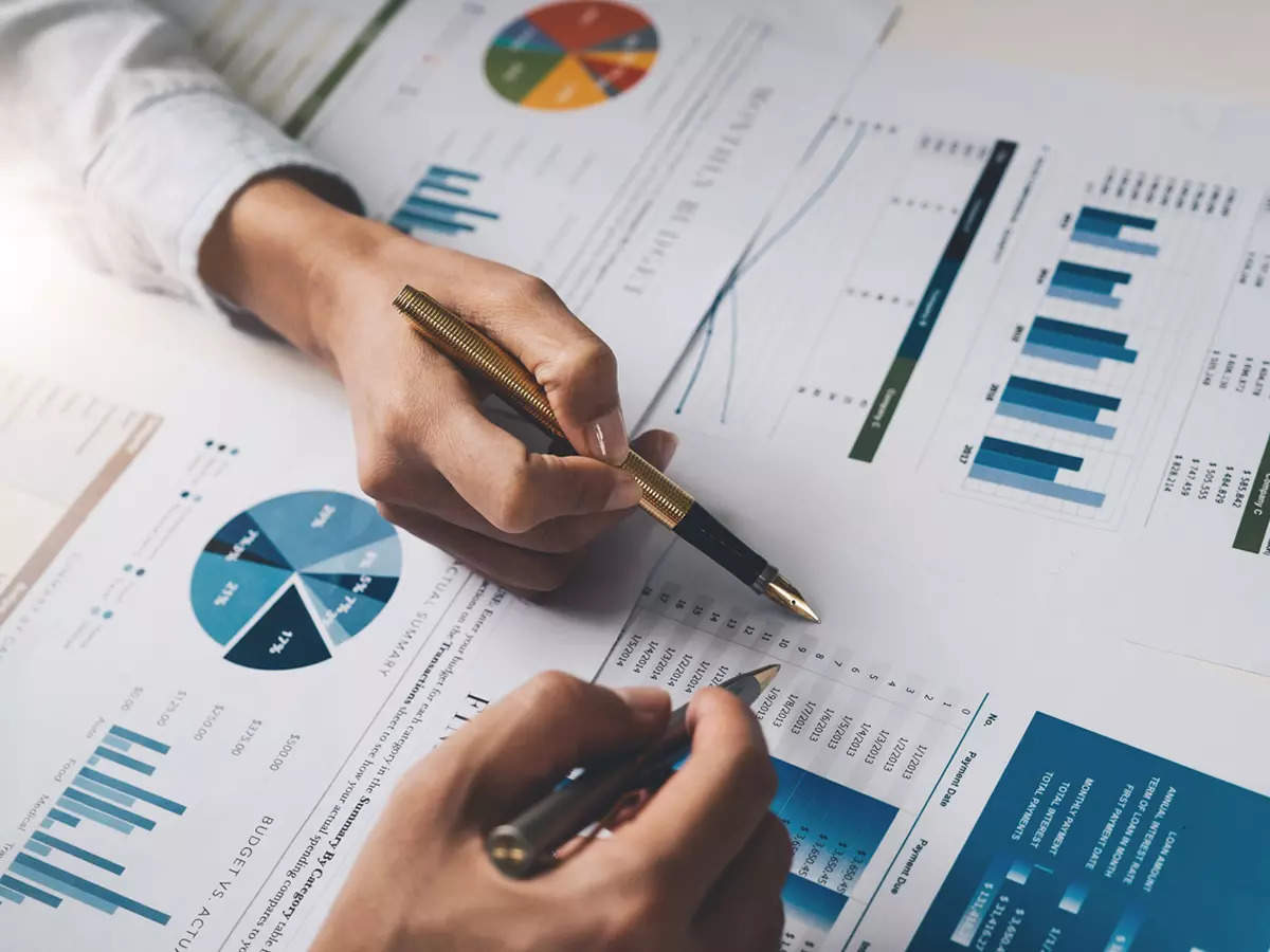 Should investors adjust their portfolios based on predictions of election outcomes?