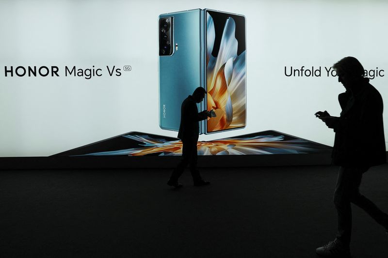 Chinese smartphone maker Honor announces new investors