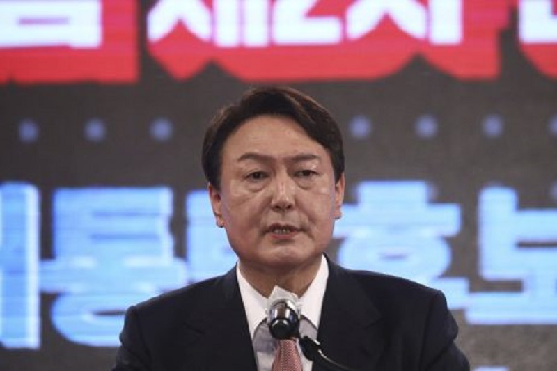 South Korea stocks slide, won at 2-year low amid martial law tensions