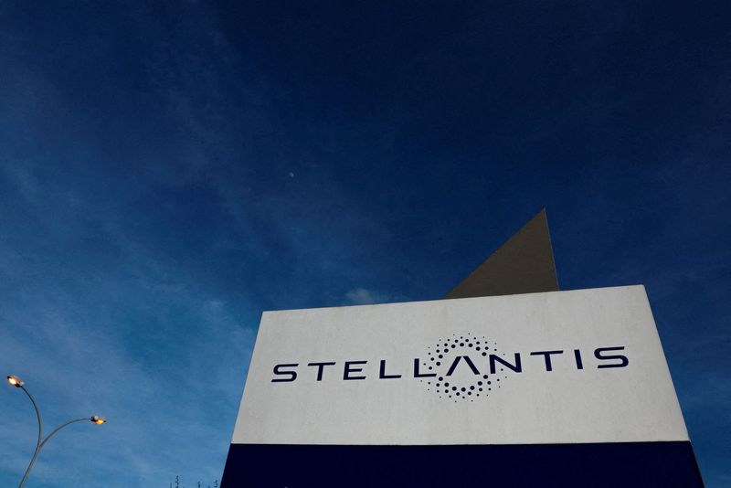 Stellantis defends itself after US dealers flag concerns