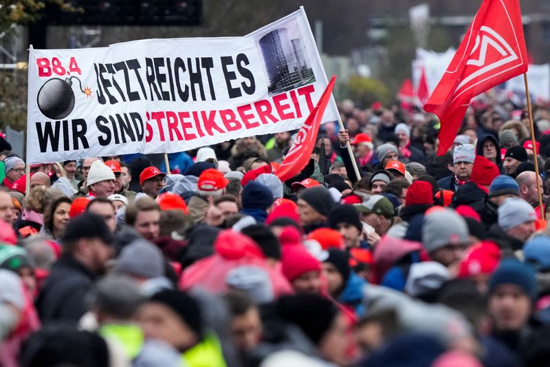 Marathon VW talks drag on in search for pre-Christmas deal with unions