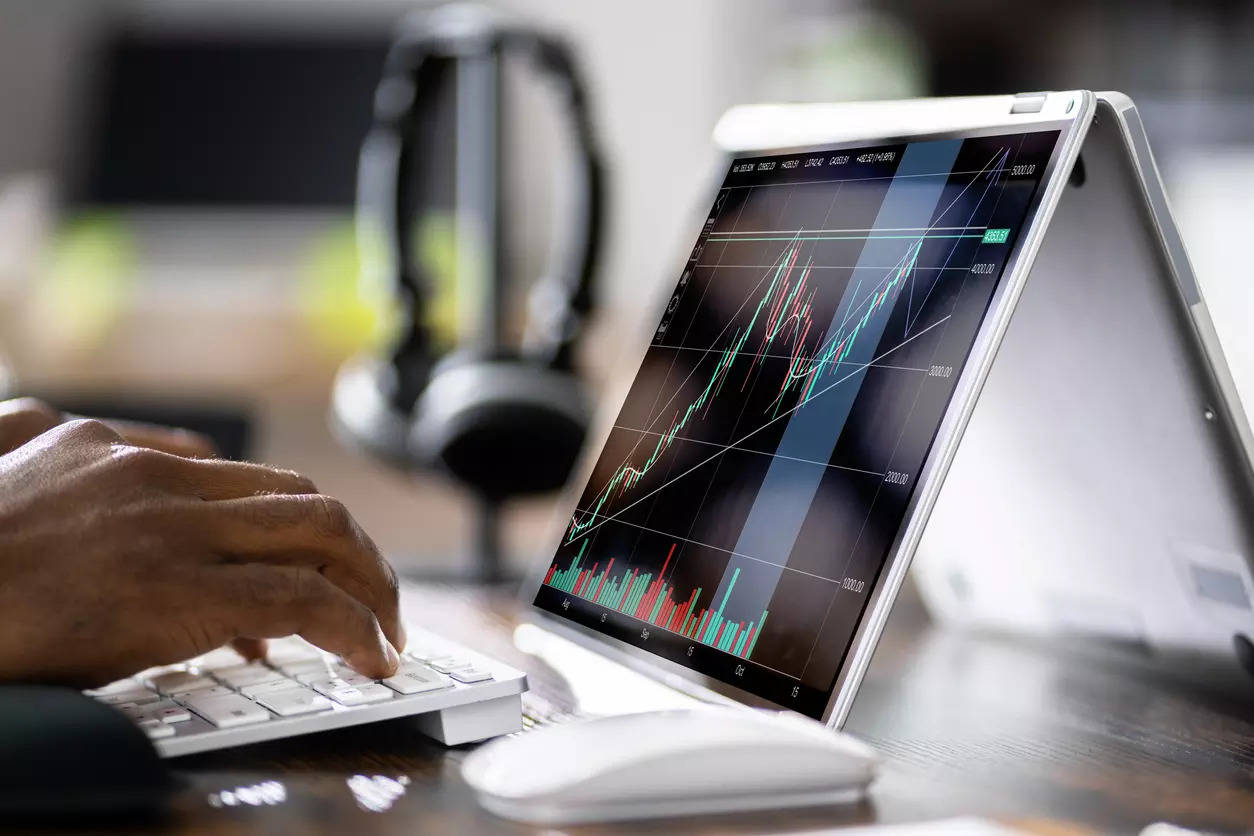 Tech View: Nifty forms bullish engulfing candle. What should traders do on Friday