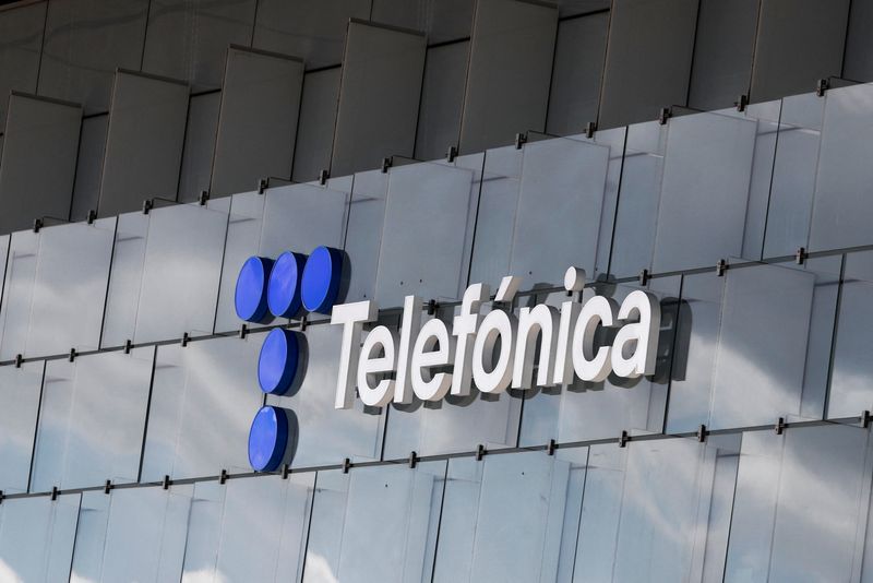 Telefonica upgraded to "Hold" at HSBC, analysts partly cite "benign rate cycle"