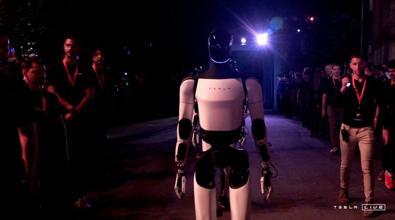 Tesla’s Optimus bot can now navigate by itself
