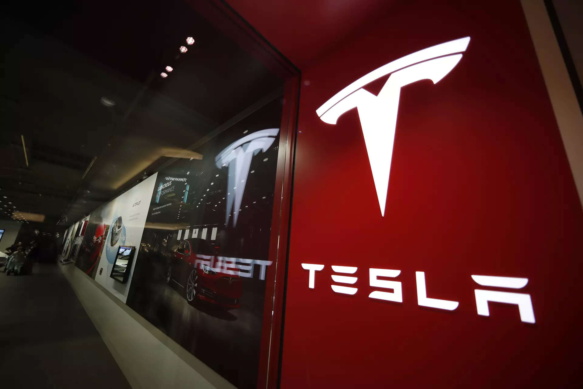 Tesla shareholder sues Musk to return billions in alleged unlawful profits