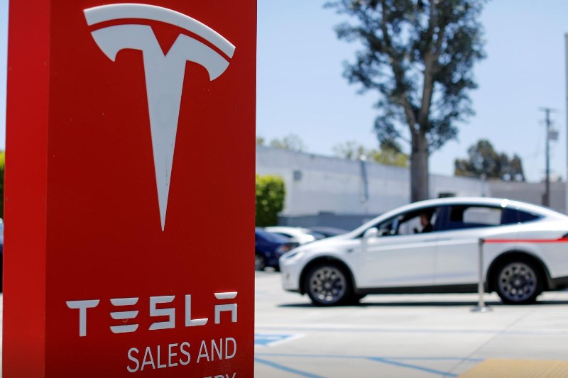 Tesla's Musk jokes Bill Gates could go bankrupt if short bet fails