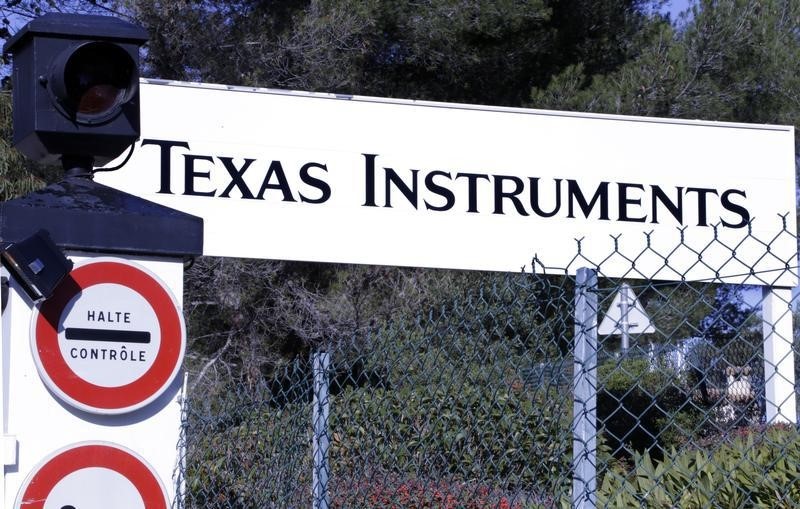 Texas Instruments expects free cash flow to jump in 2026, Elliott comments