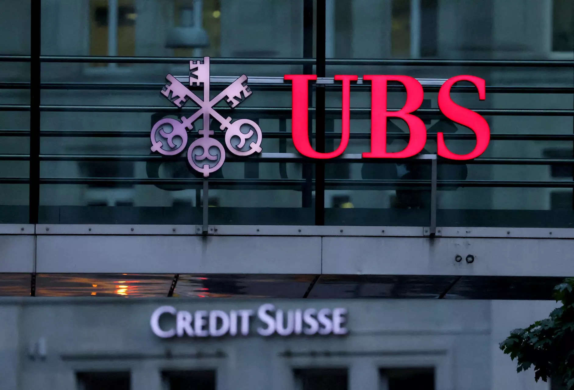 UBS pushes back its BoE rate cut forecast to August from May