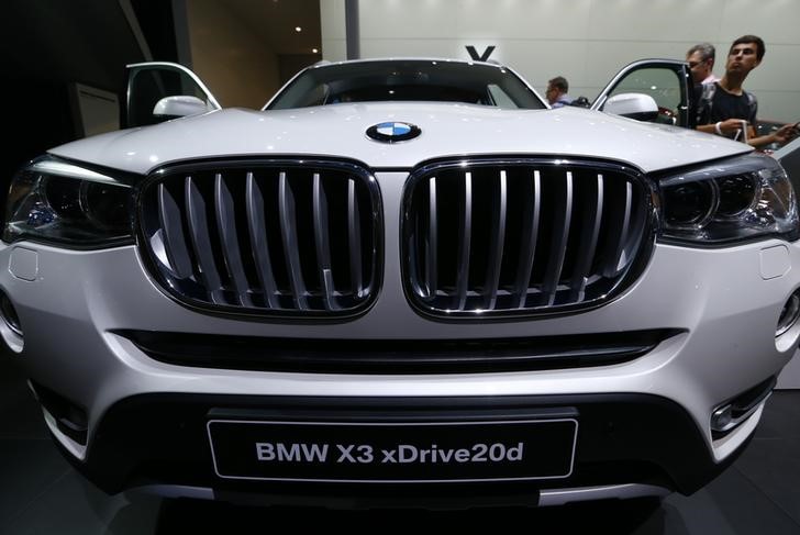 UBS turns bearish on Mercedes, bullish on BMW